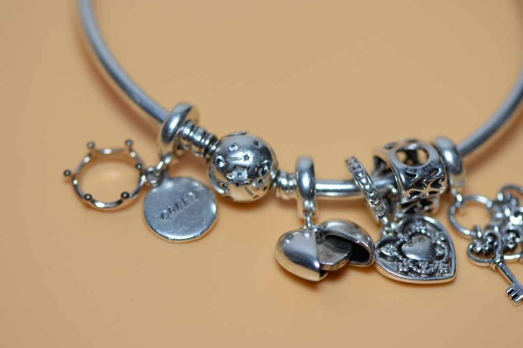Pandora Bracelet 7.75" 5 Charms Strerling Silver - Queen & Family Theme #10