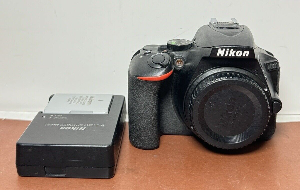 Nikon D5600 24.2MP Digital SLR Camera - Black (Body Only) +8484 Shutter Count #1