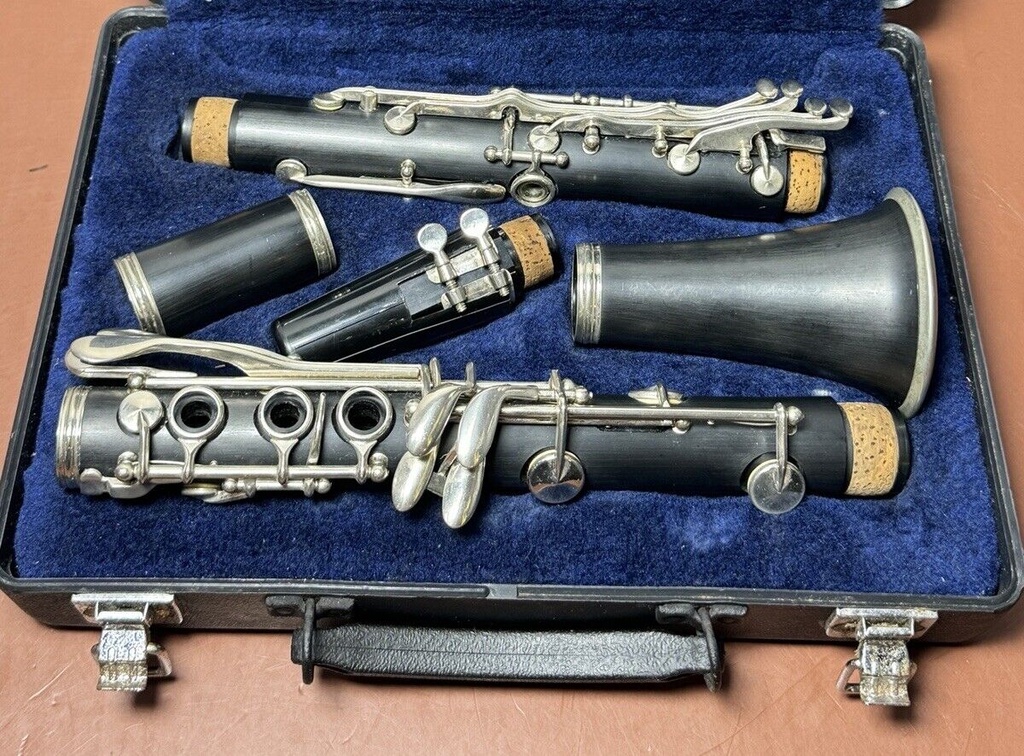 Selmer CL1400  Clarinet with case. Play Ready! #10