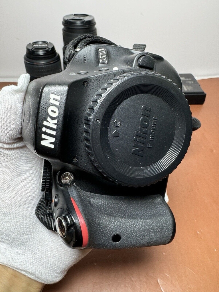 Nikon D5100 16.2MP Digital SLR Camera w/ 18-55mm Lens+ Sigma 70-33mm with acces #1