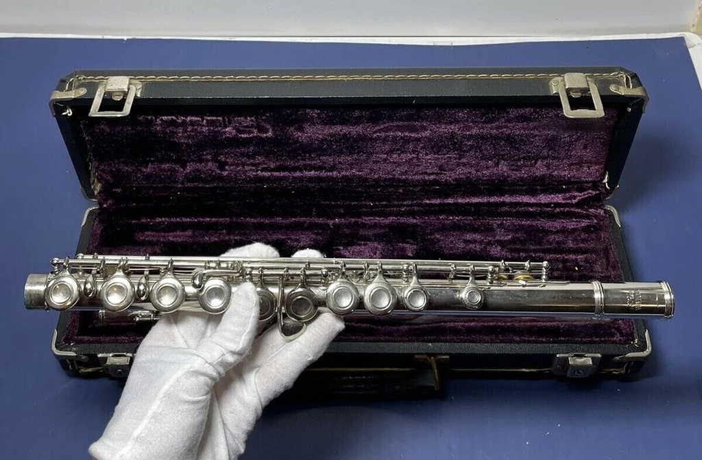 Yamaha YFL-22 Nickel Silver Flute Japan #804155 with Hard Case - GREAT! #1