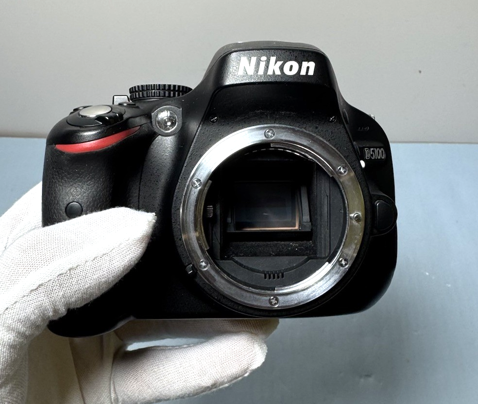 Nikon D5100 16.2MP Digital SLR Camera & 18-55mm VR Lens +128GB SD *10965 SHUTTER #1