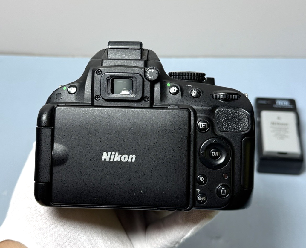 Nikon D5100 16.2MP Digital SLR Camera & 18-55mm VR Lens +128GB SD *10965 SHUTTER #7