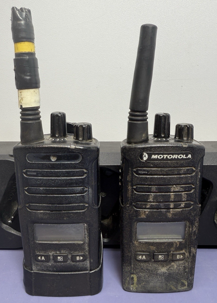 2x Motorola RMU2080D Radios + PMLN6387A Charger – Tested, Works, Worn #1