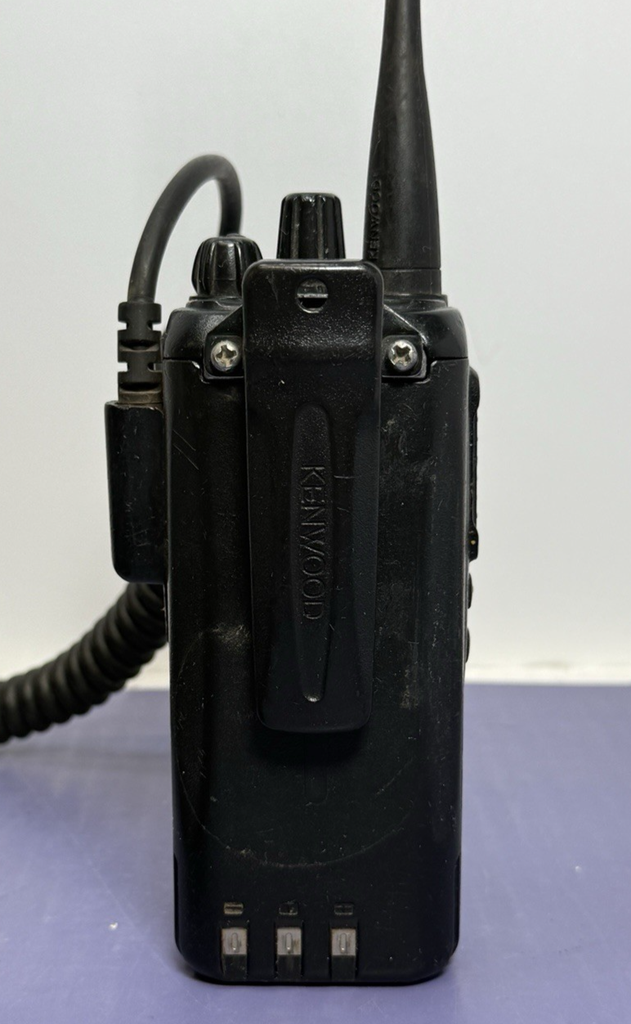 KENWOOD NX-1300-K2 UHF Radio Transceiver w/ 3 OEM batteries and Kenwood Puck #2