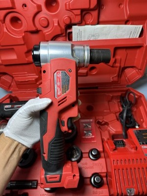 Milwaukee M18 2677-20 Lithium-Ion Cordless FORCE LOGIC 6 Ton Knockout  1/2 in. #3