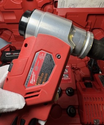 Milwaukee M18 2677-20 Lithium-Ion Cordless FORCE LOGIC 6 Ton Knockout  1/2 in. #4