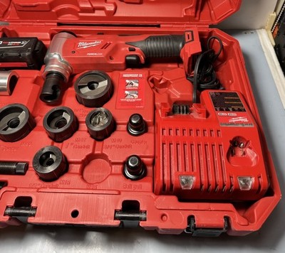 Milwaukee M18 2677-20 Lithium-Ion Cordless FORCE LOGIC 6 Ton Knockout  1/2 in. #7