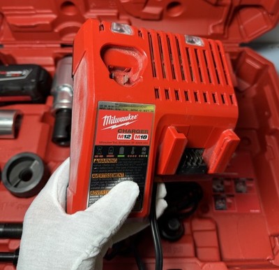 Milwaukee M18 2677-20 Lithium-Ion Cordless FORCE LOGIC 6 Ton Knockout  1/2 in. #10