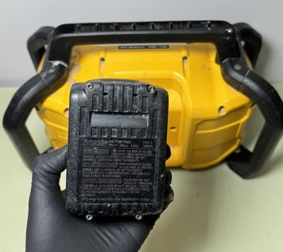 DeWALT DCR028B Jobsite Bluetooth Radio w/ DCB205 5.0 Ah battery #8