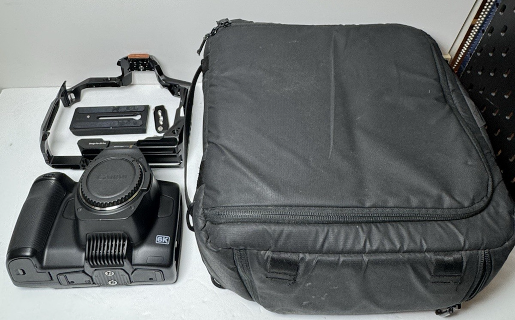 Blackmagic Pocket Cinema Camera 6K Pro EF Mount + Cage Bag/ Battery #10