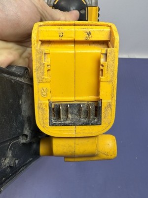 DEWALT DCN692B 20V 2-3.5" Cordless 30° Framing Nailer (Tool Only) #2