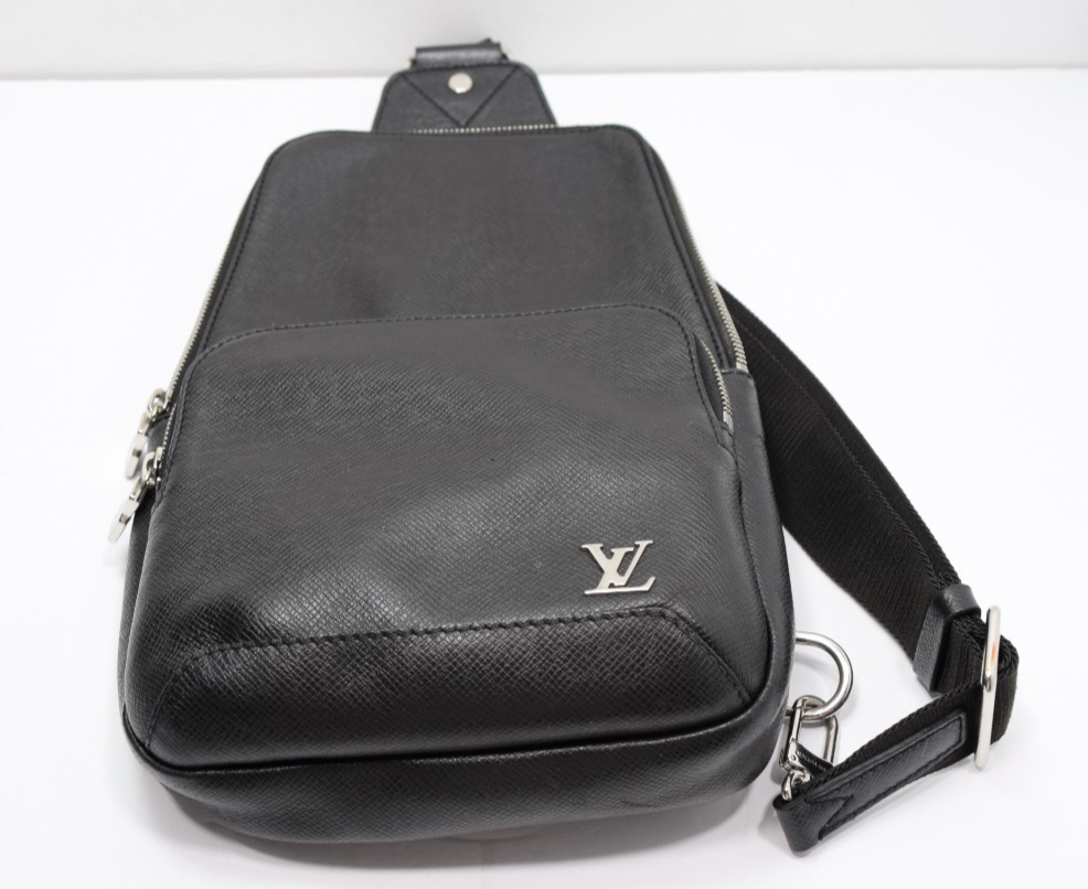 Louis Vuitton Avenue Sling Bag Taiga Black Leather Crossbody Auth LV #12
