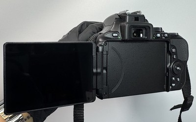 Nikon D5600 Digital Camera - W/  AF-S DX NIKKOR 18-140mm Lens 1772 Shutter Count #5