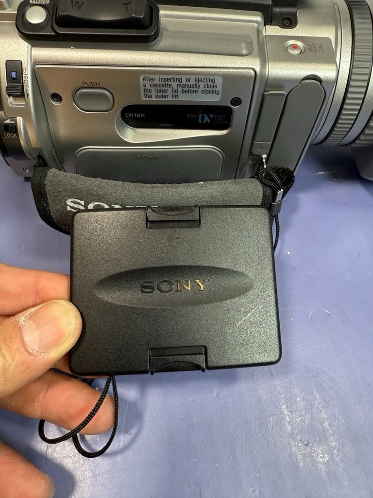 Sony DCR-VX2000 3CCD MiniDV Camcorder w/ Charger, Battery, Tape, Cables & Bag #19