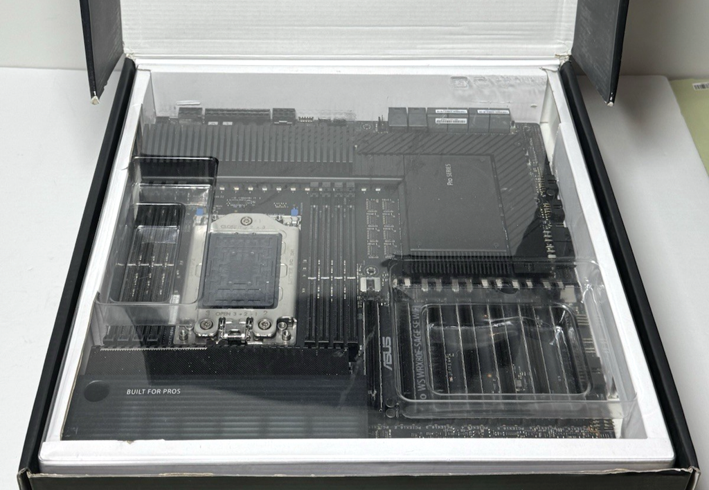 ASUS Pro WS WRX80E-SAGE SE WIFI Motherboard WRX80 sWRX8, Hyper M.2 x16 Gen4 Card #10