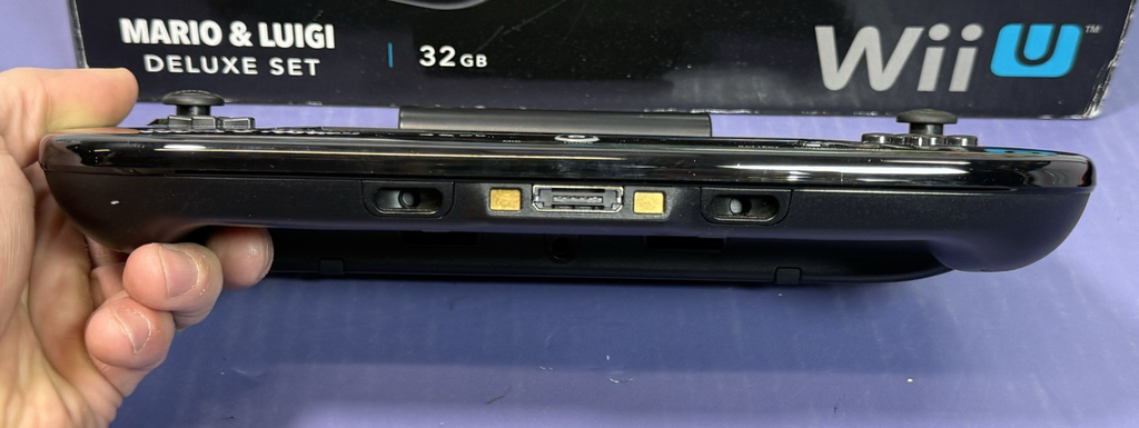 Nintendo Wii U Console Bundle + GamePad + New Super Mario Bros. U (Complete Core #10