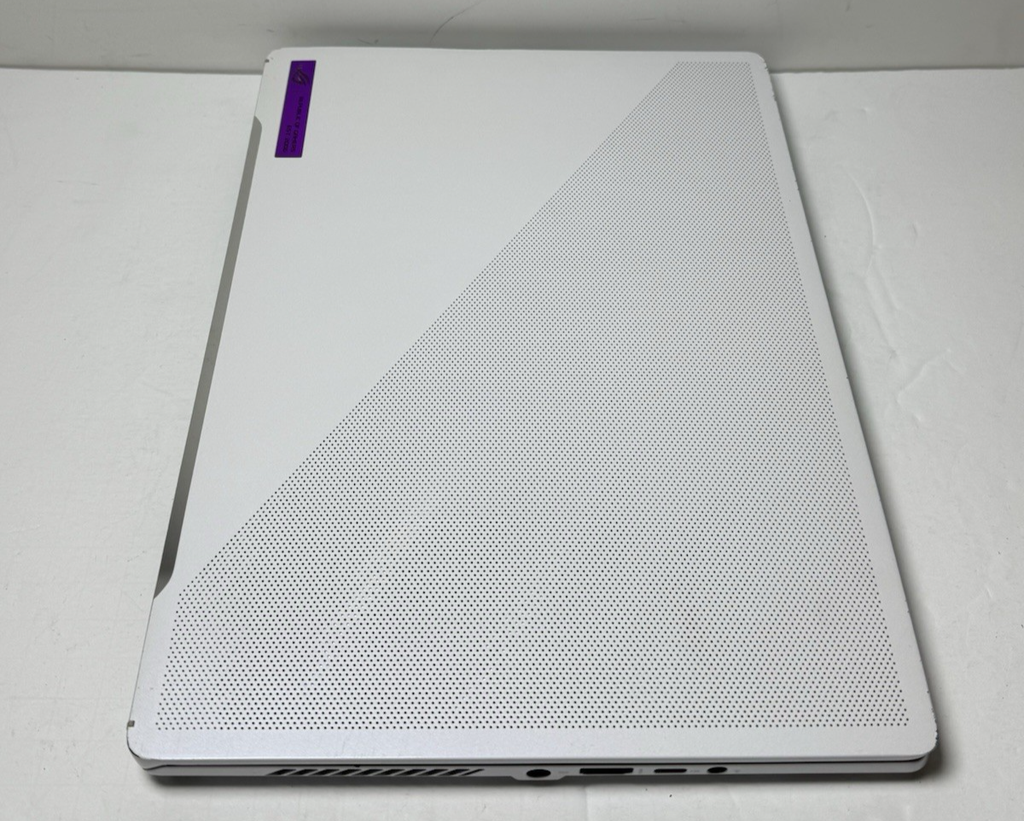 ASUS ROG Zephyrus 14" Ryzen 9 6900HS 3.3GHz RX 6700S 16GB 1TB SSD W11H #6