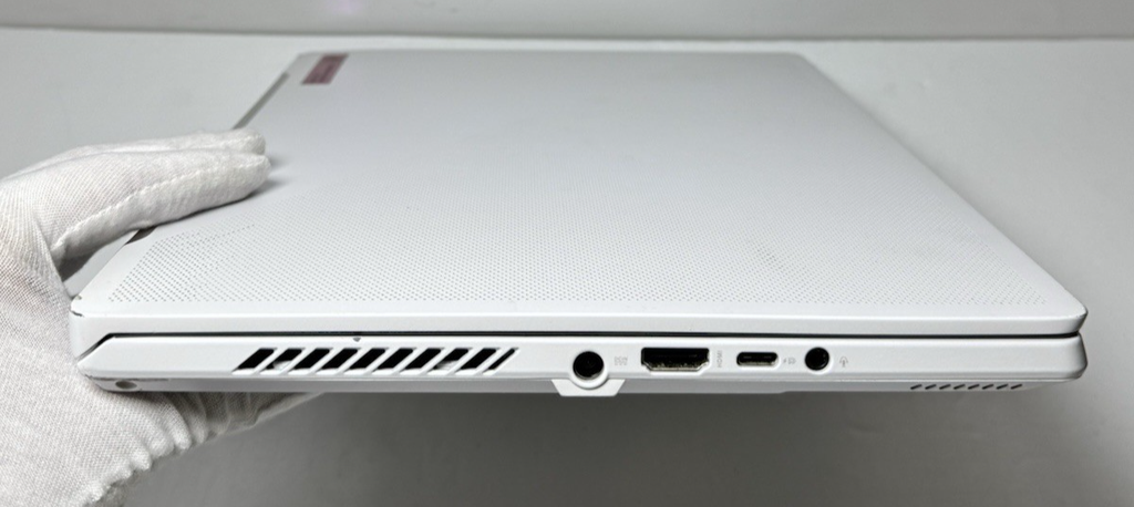 ASUS ROG Zephyrus 14" Ryzen 9 6900HS 3.3GHz RX 6700S 16GB 1TB SSD W11H #7