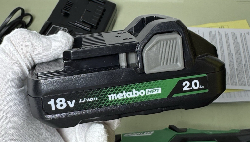 Metabo HPT NT1865DMA(S) 18V 2-1/2-in 15 Gauge Cordless Angled Finish Nailer Kit #8