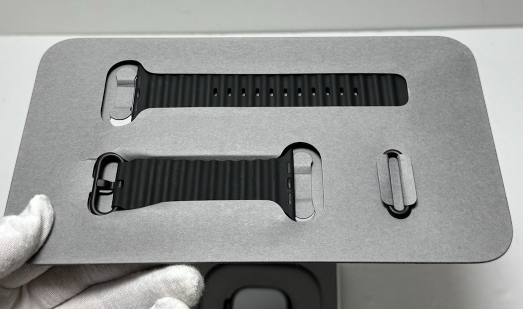 Apple Watch Ultra 49mm GPS +Cell Titanium Case w/ Black Ocean Band MX4P3LW/A #4