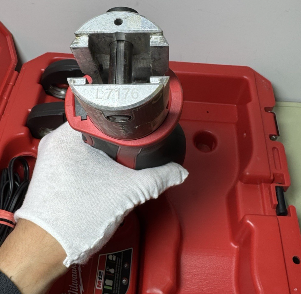 Milwaukee M12 Force Logic Press Tool 2473-20 w/ CTS-V Jaws, 3 Batts, Charger #8