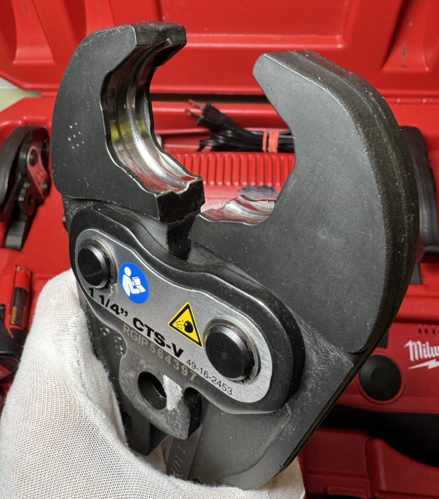 Milwaukee M12 Force Logic Press Tool 2473-20 w/ CTS-V Jaws, 3 Batts, Charger #22