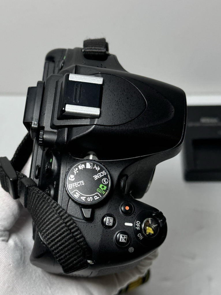 Nikon D5100 DSLR Camera with 18-55mm f/3.5-5.6 G II lens -19k Shutter count #8