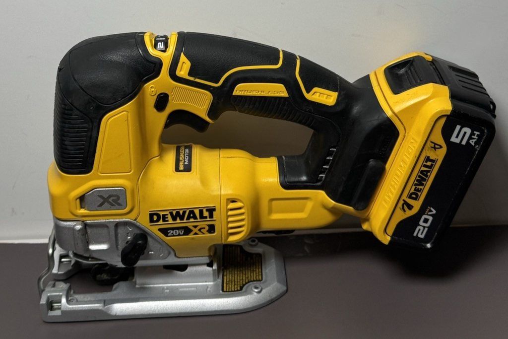 DeWalt Jig Saw DCS334 20V Max XR Cordless Jigsaw 5 Ah Battery/Charger #3