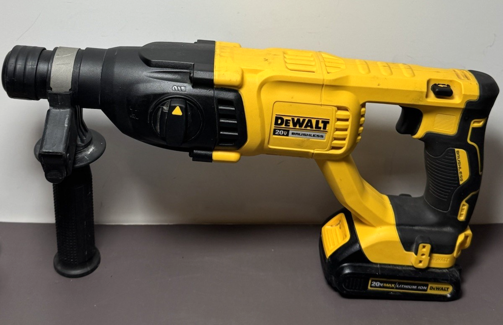 Dewalt DCH133 20V Max Brushless 1” SDS Plus Rotary Hammer w/1.5Ah batt+charger #1