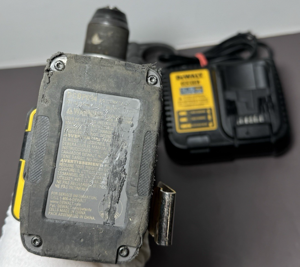 DEWALT DCD999 20V Cordless Hammer Drill FLEXVOLT W/ 1.7 Ah battery/charger #3