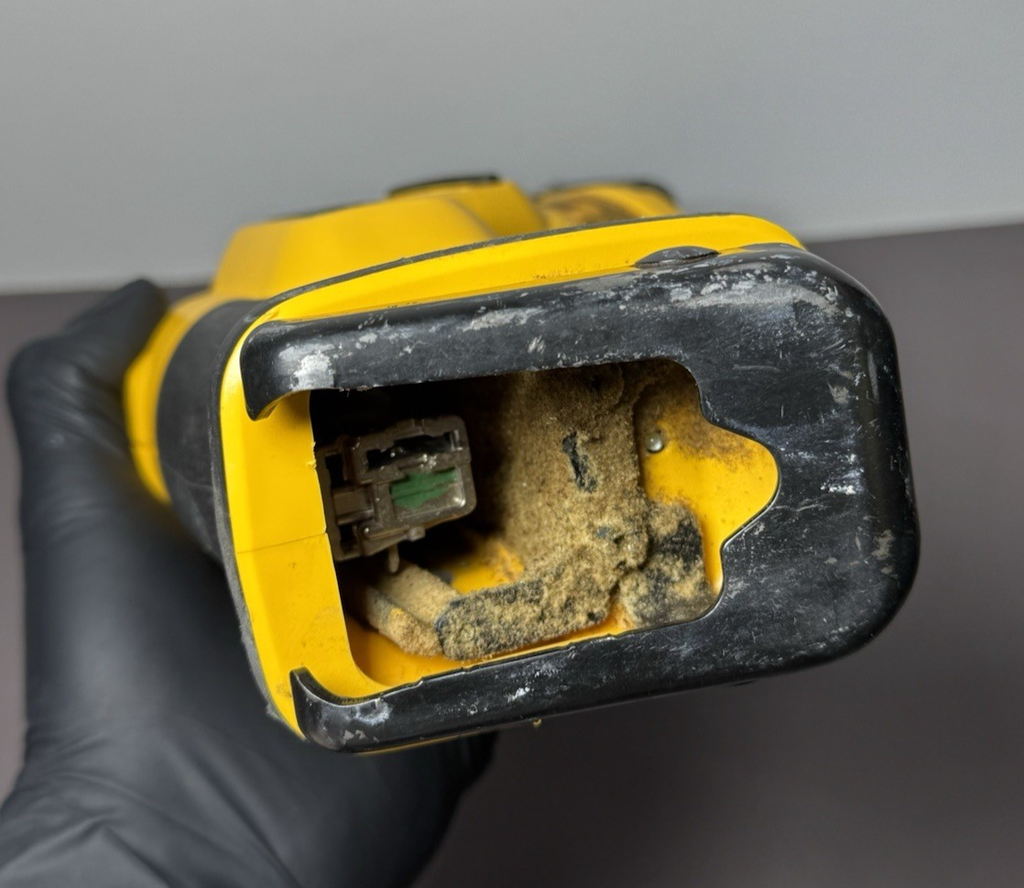 DEWALT DCS387 20V Max Cordless Compact Reciprocating Saw &battery and charger #2