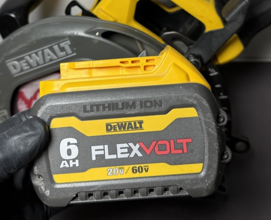 DEWALT DCS577 FLEXVOLT 60V MAX 7-1/4" Worm Drive Style Saw 6.0Ah battery/charger #1