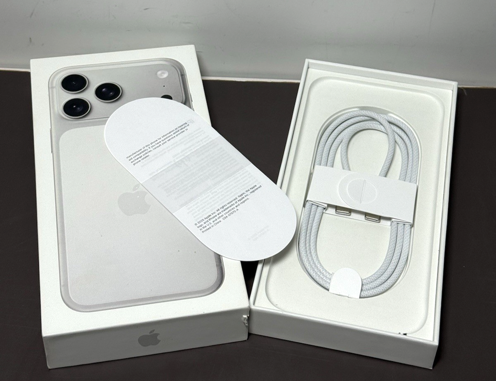 Apple iPhone 17 Pro Max  256GB Silver -Unlocked, 100% battery, Mint condition #1