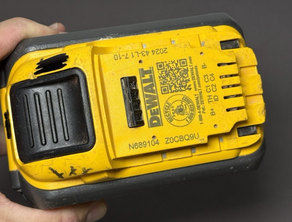 DEWALT DCB609 20V/60V MAX FLEXVOLT 9.0Ah Lithium-Ion Battery #4