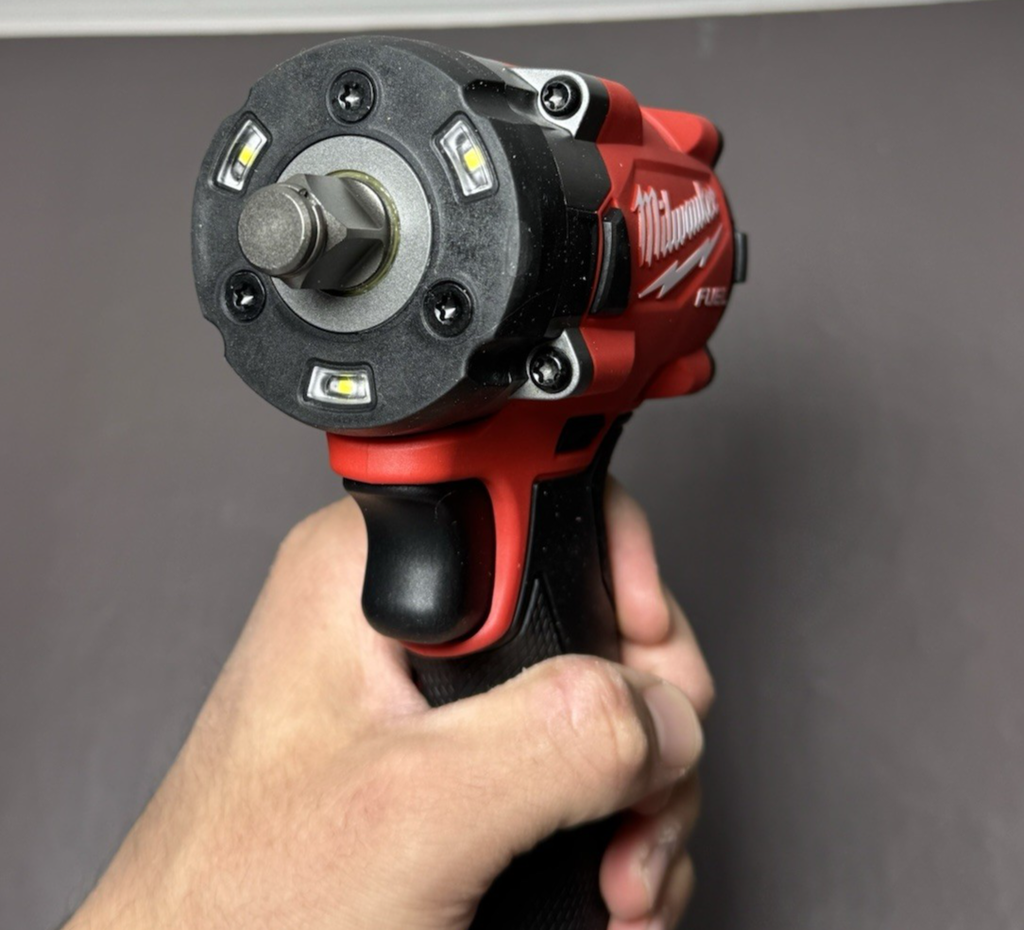 Milwaukee 2855-20 1/2" Compact Impact Wrench with 5.0 Ah battery #5