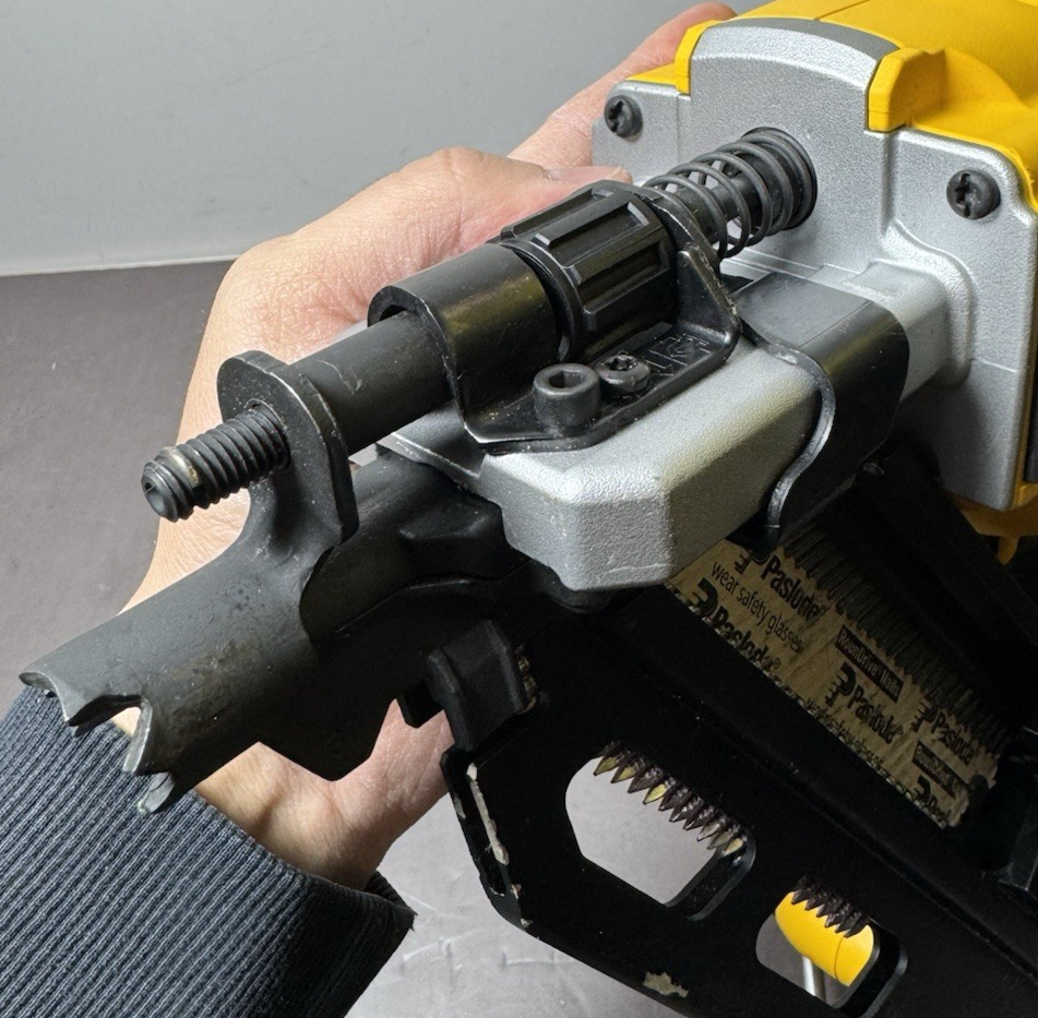 DeWalt DCN930 20V MAX 30° Cordless Paper Tape Framing Nailer (Tool Only) #4