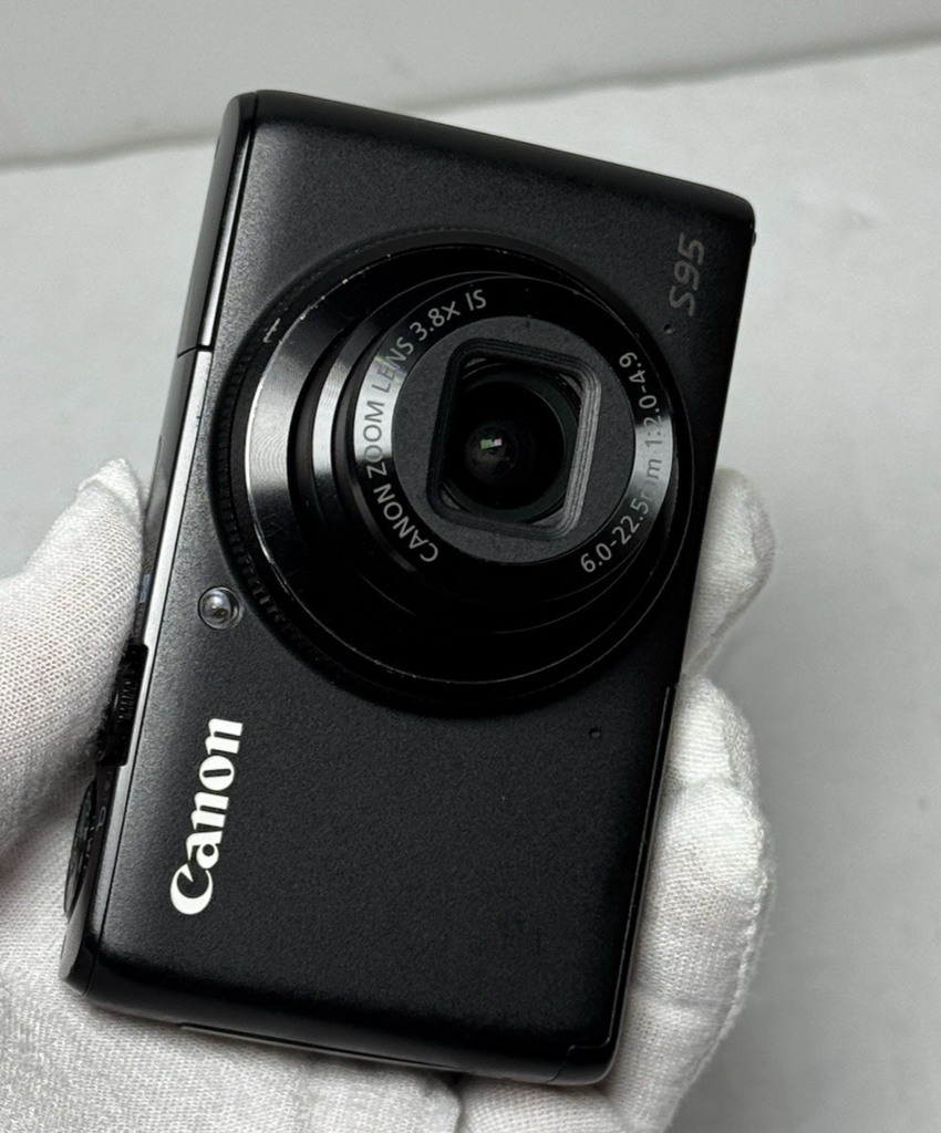 Canon PowerShot S95 10MP Digital Camera Black w/charger & batt #2