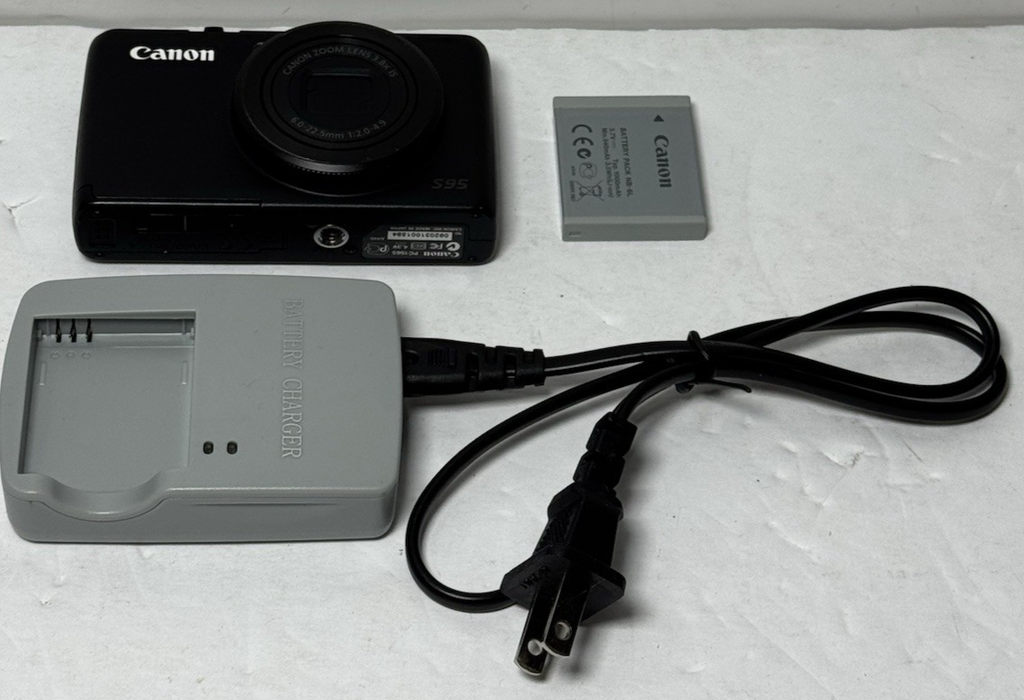 Canon PowerShot S95 10MP Digital Camera Black w/charger & batt #8