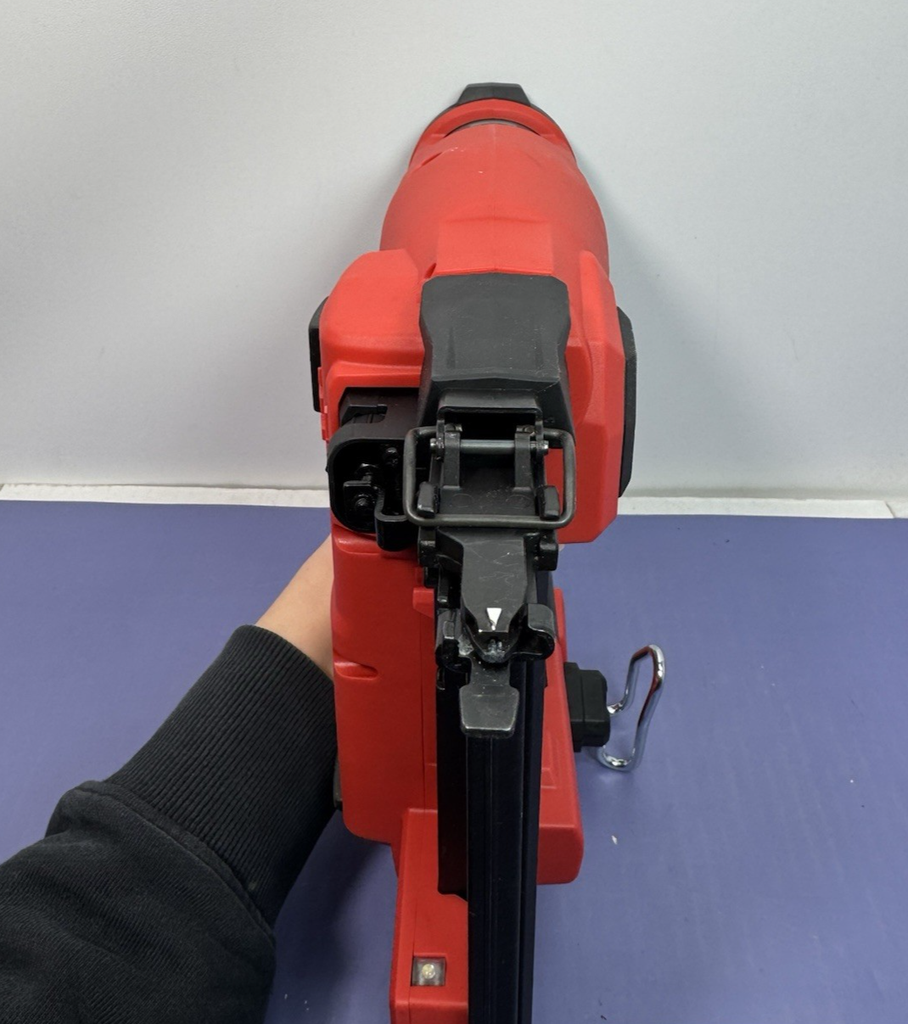 MILWAUKEE M18 FUEL 2746-20 BRAD NAILER 18 GAUGE + 8.0 Ah Battery #2