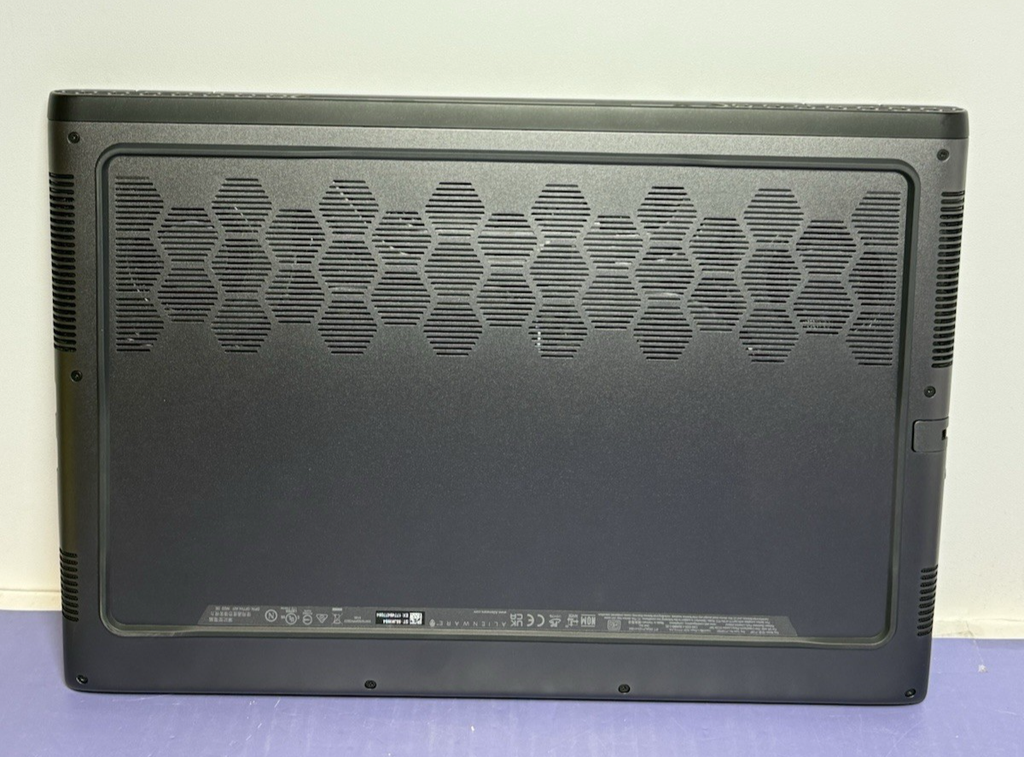 Dell Alienware M16 R2,Intel Core Ultra 9 185H, RTX 4070, 32GB, 1TB SSD, 98% Batt #8