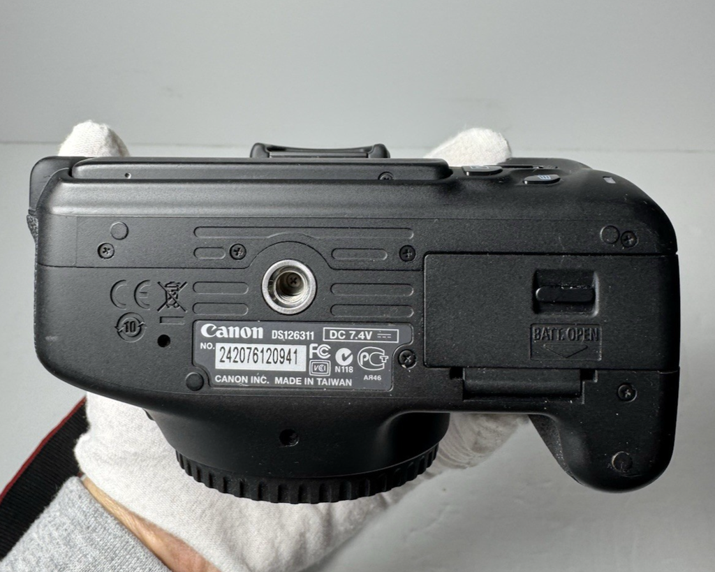 Canon EOS Rebel T3i Digital SLR 18 MP Camera - Body Only w/charger& battery #5