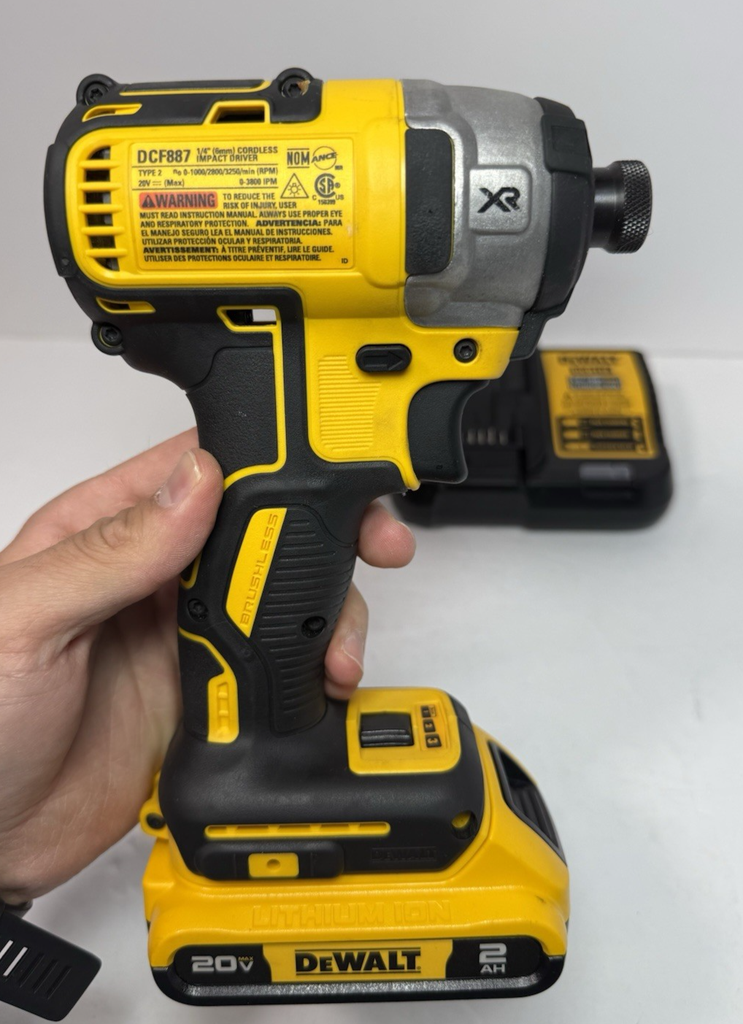 Dewalt DCF887 20V MAX XR 1/4" Cordless Impact Driver Kit 2.0 Ah batt #2