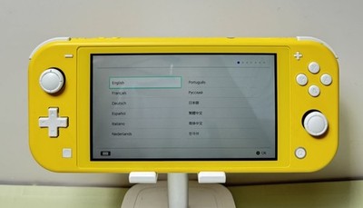 Nintendo Switch Lite Handheld Game Console Yellow HDH-001 w/cahrger
