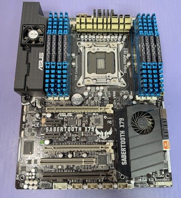 ASUS SABERTOOTH X79 MOTHERBOARD (LGA 2011) /with Corsair Vengeance (Total 32GB)