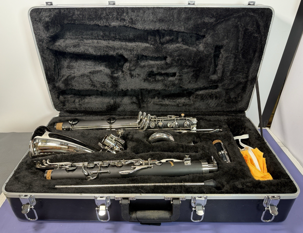 Giardinelli GBC-300 Bass Clarinet 2-Piece Body w/ Case & Mouthpiece – AS IS
