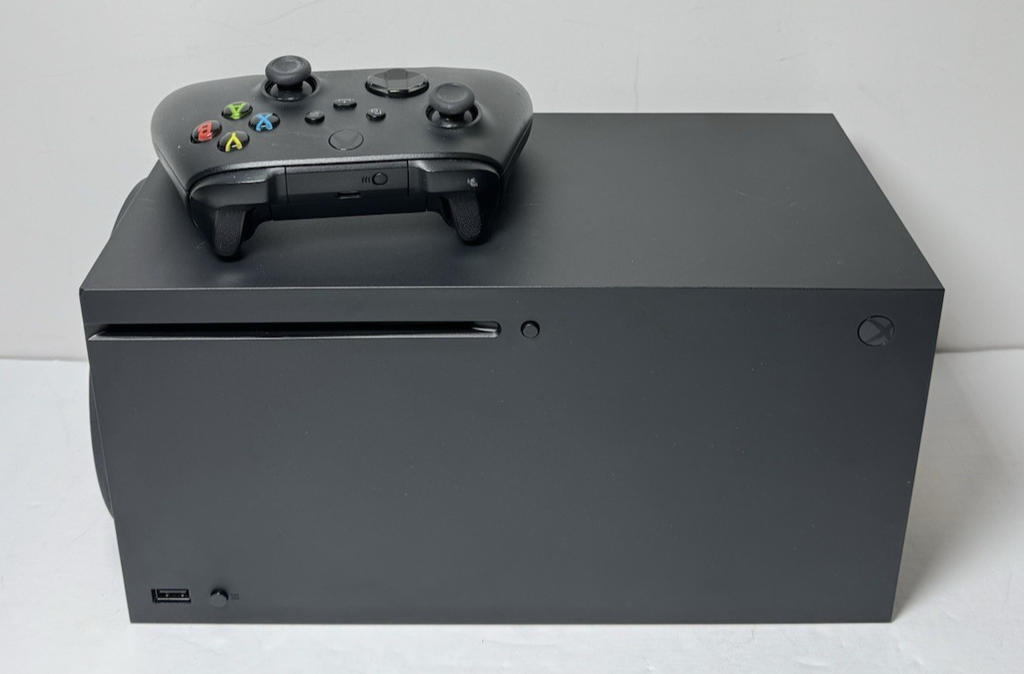 Microsoft Xbox Series X 1TB Console Gaming Console Black 1882 w/controller