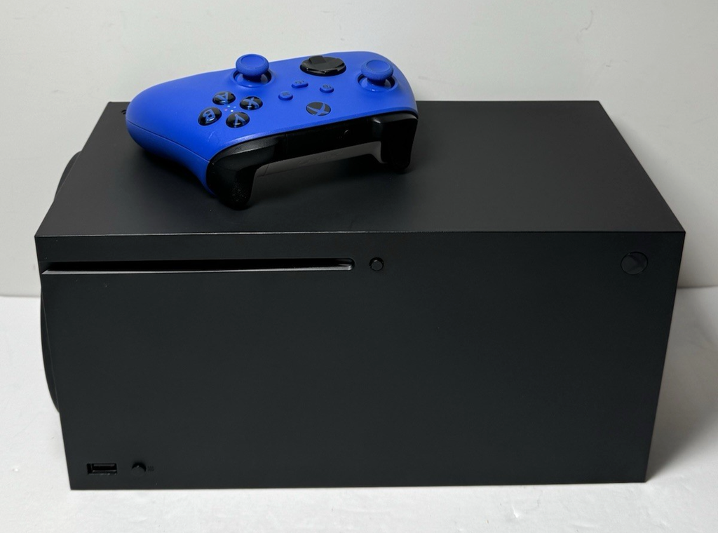 Microsoft Xbox Series X 1TB Console Gaming Console Black 1882 w/controller