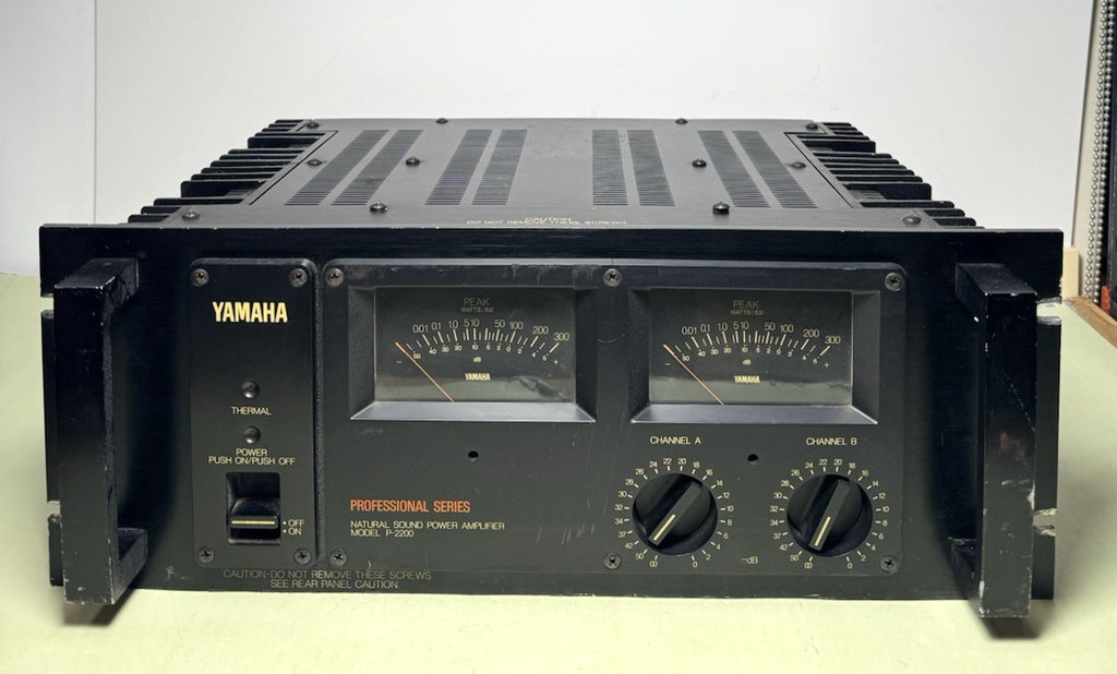 YAMAHA P-2200 POWER AMPLIFIER