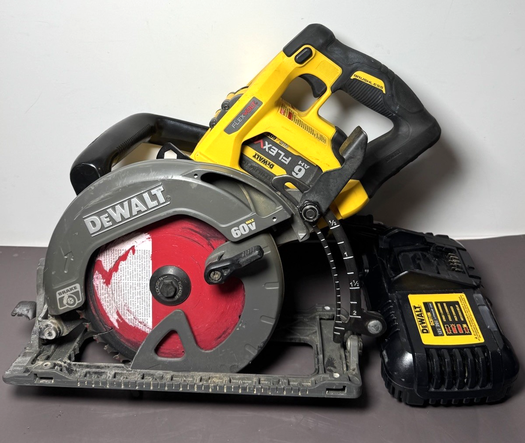 DEWALT DCS577 FLEXVOLT 60V MAX 7-1/4" Worm Drive Style Saw 6.0Ah battery/charger